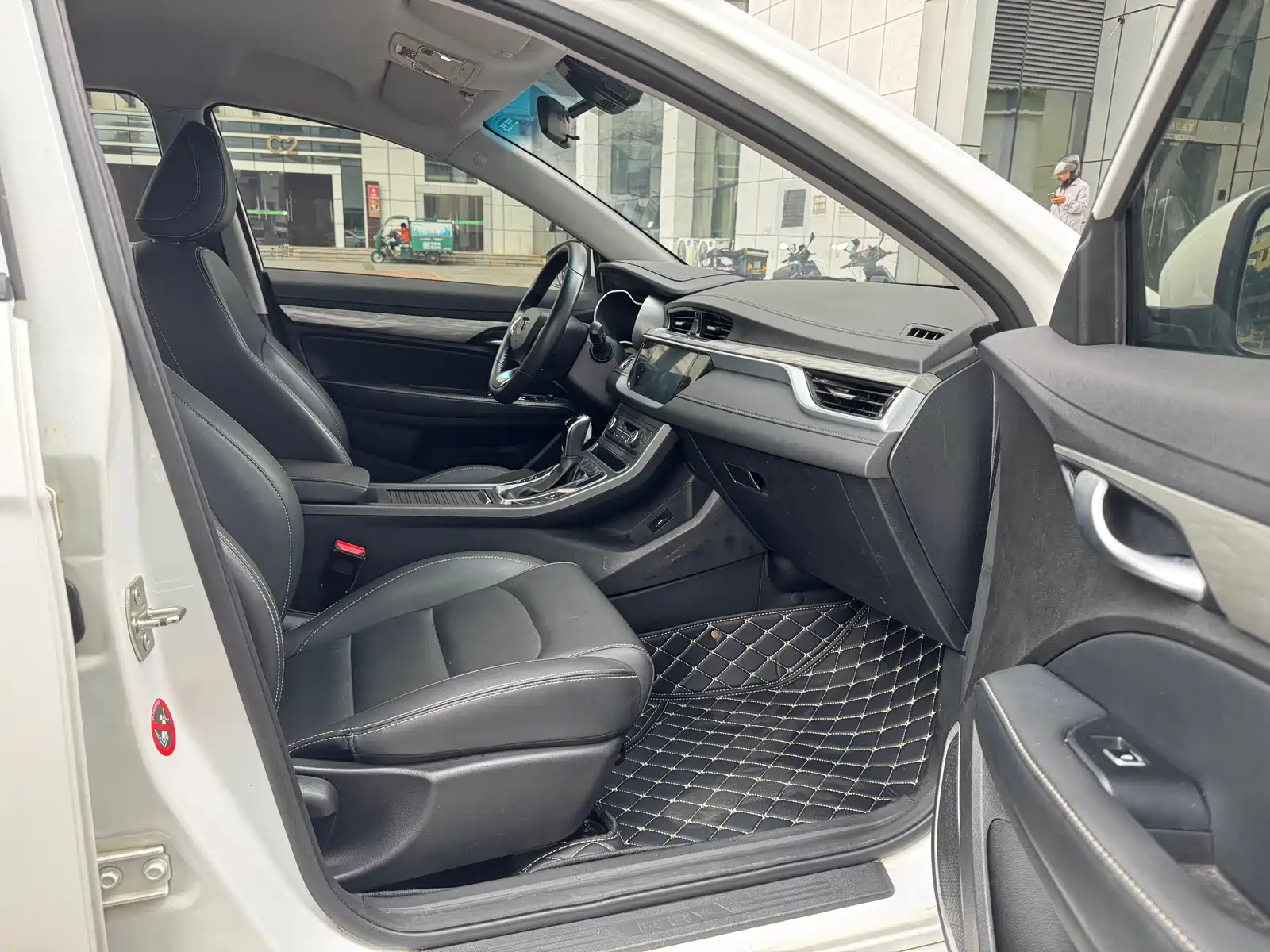 Фото 7 - Geely Emgrand