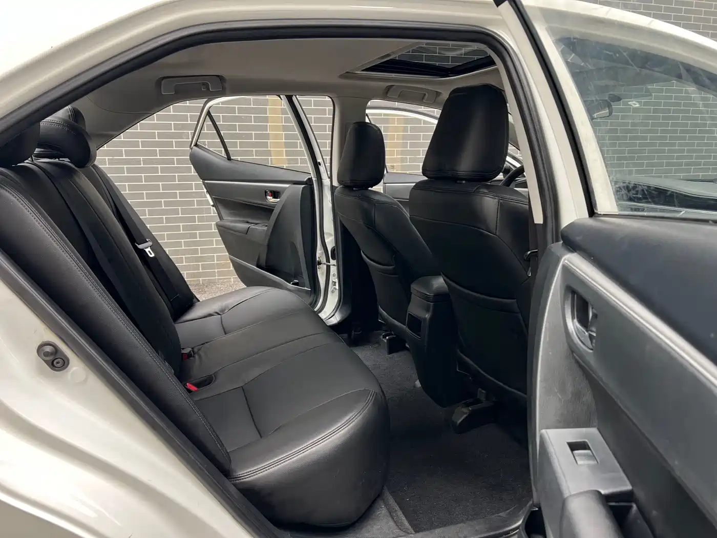Toyota Corolla 2017 1.2T CVT GL-i фото 12
