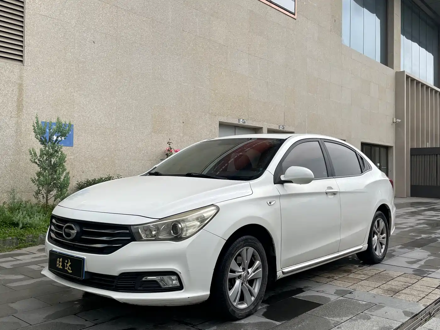 GAC Trumpchi Trumpchi GA3S Vision 2014 1.6L Manual Luxury Edition