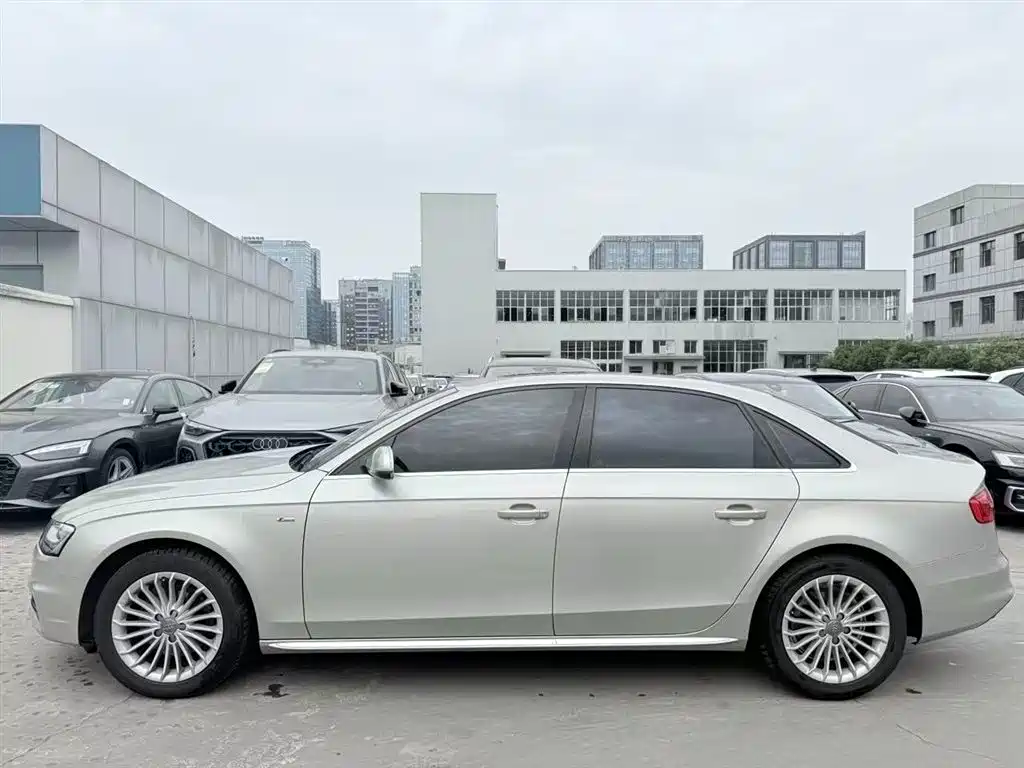Audi A4L 2016 35 TFSI Collector's Edition S line Comfort фото 2