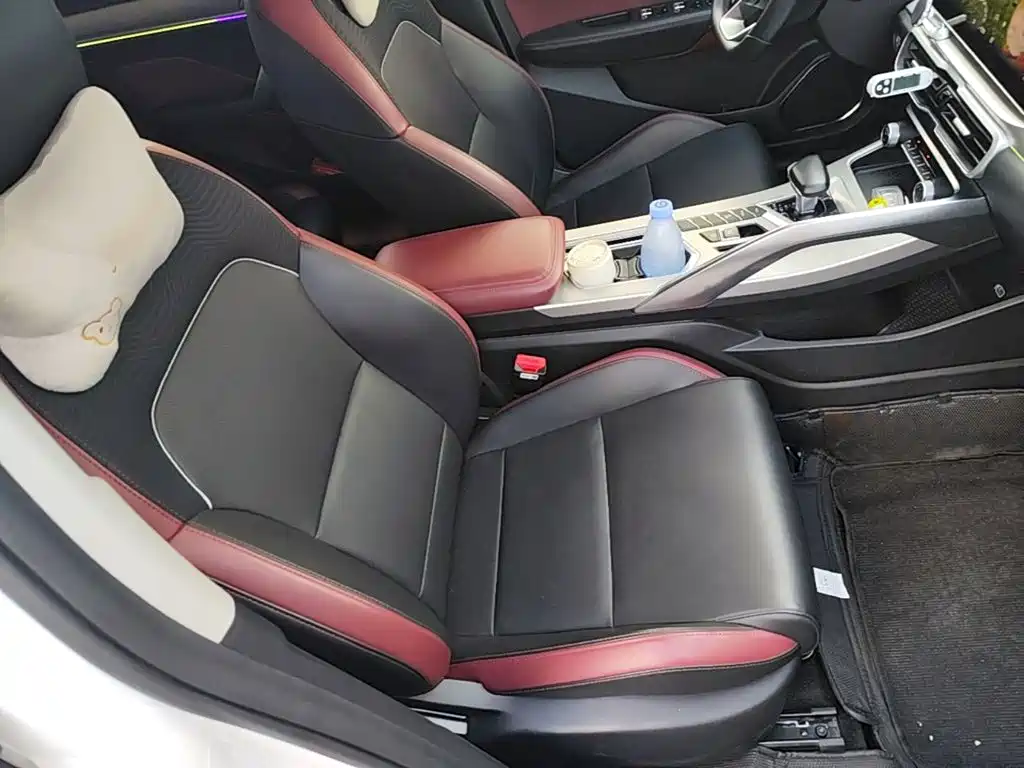 Фото 25 - Geely Coolray