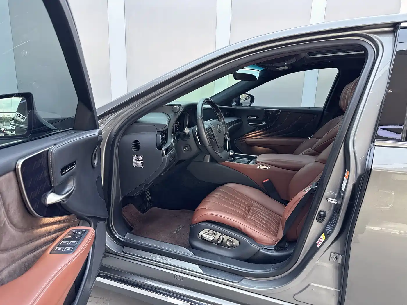 Lexus LS 2018 500h Executive Edition China V фото 15