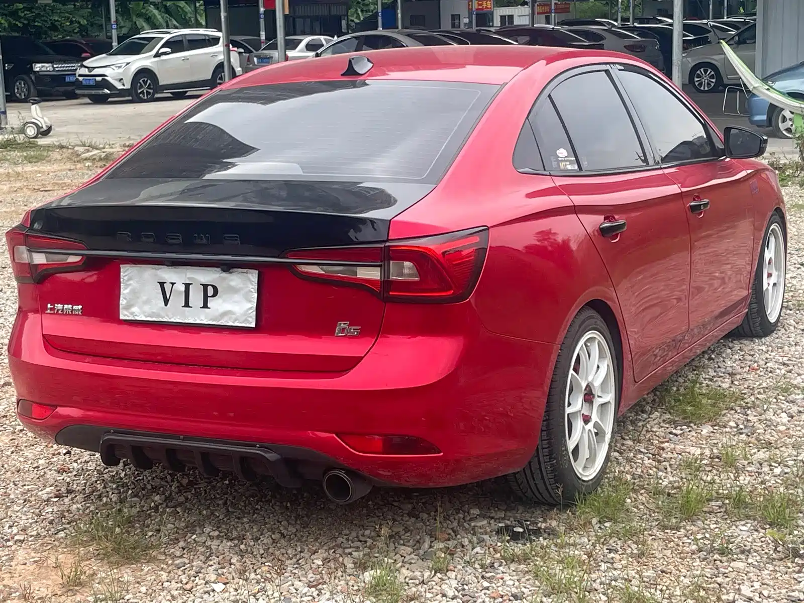 Фото 9 - Roewe i5