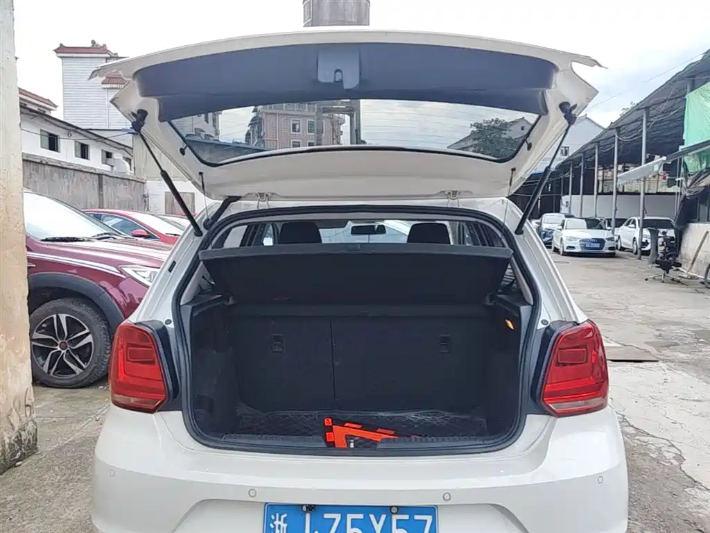 Volkswagen Polo 2016 1.6L Automatic Comfort фото 19
