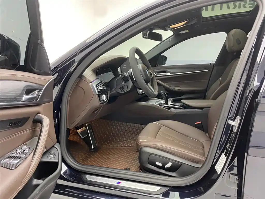 BMW 5 Series 2021 530Li Leading M Sport Package фото 17