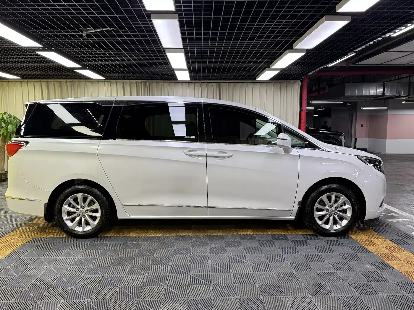 Buick GL8 2017 ES 28T Comfort Type China V фото 30