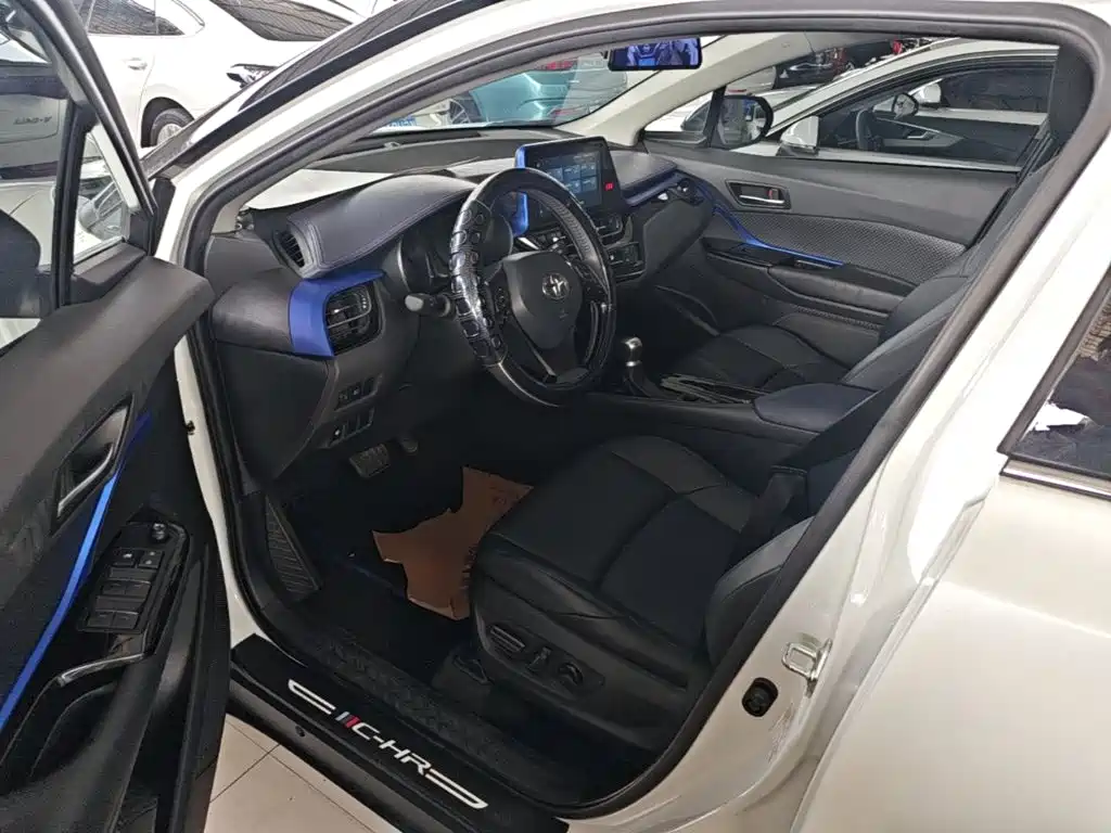 Toyota C-HR 2023 2022 2.0L Leading Edition
