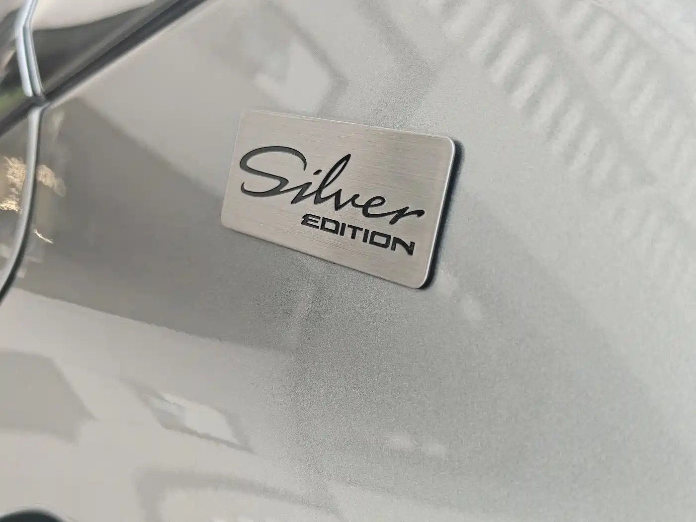 Lexus ES 2022 300h Silver Limited Edition фото 15