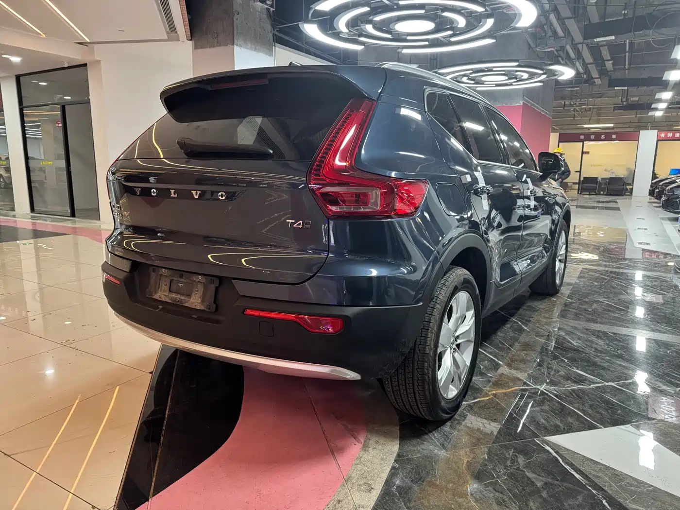 VOLVO XC40