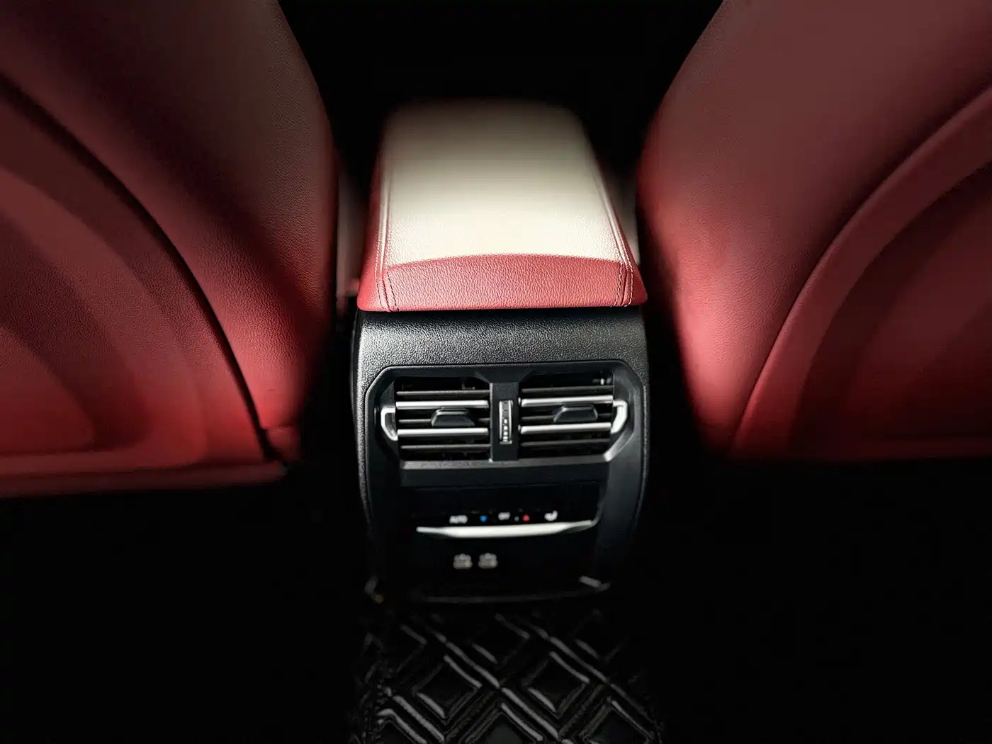 BMW 3 Series 2024 325Li M Sport Package фото 26