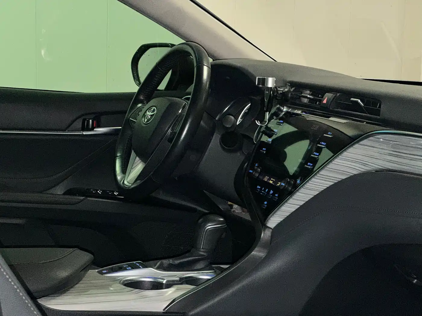 Toyota Camry 2018 Hybrid 2.5HG Luxury Edition фото 10