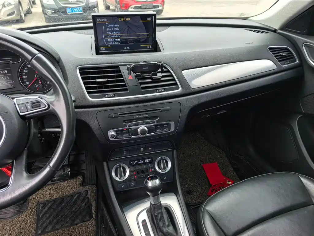 Audi Q3 2015 35 TFSI Millionth Anniversary Comfort фото 12