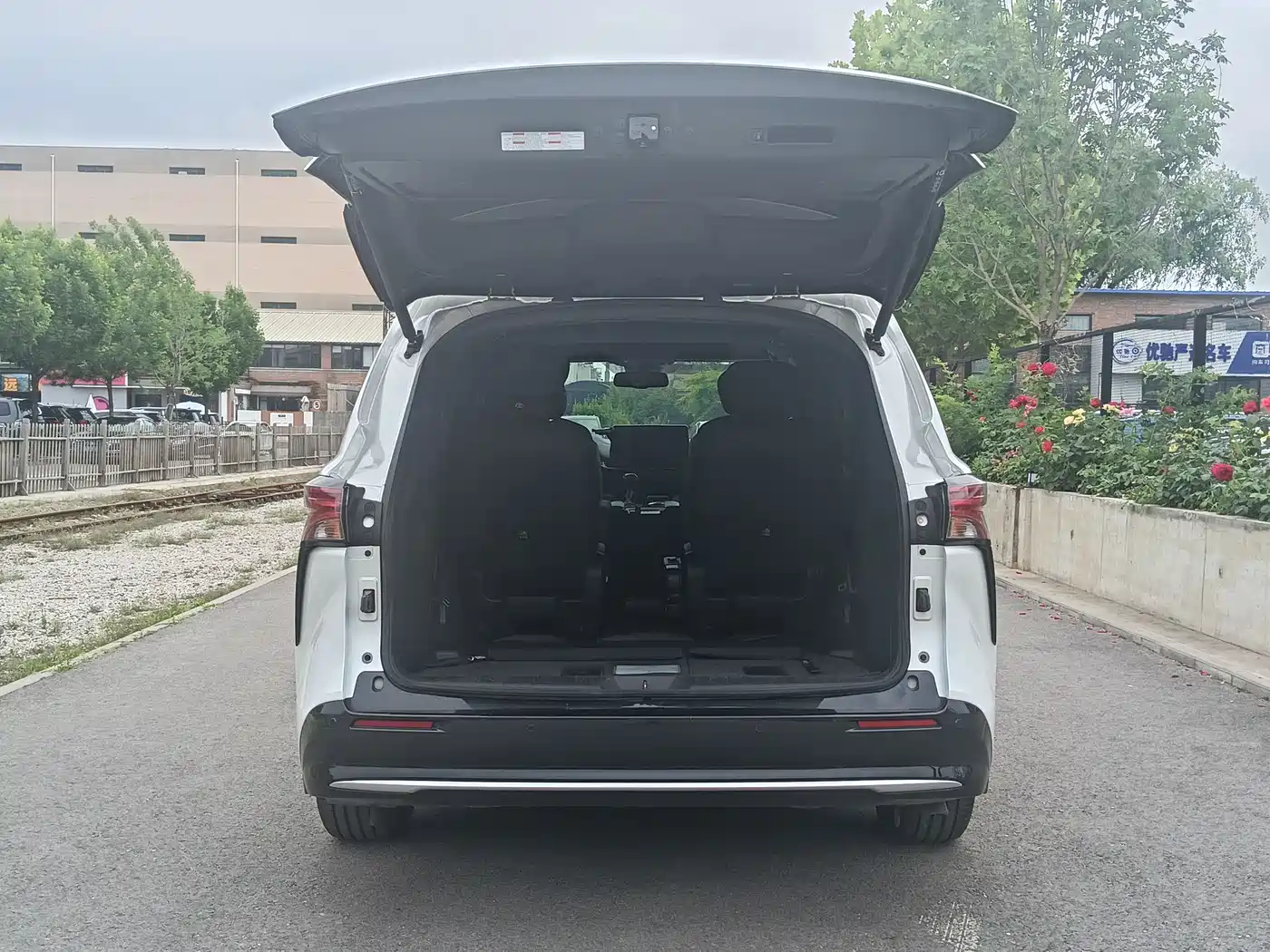 Toyota Sienna 2021 2.5L Hybrid Premium Edition фото 11