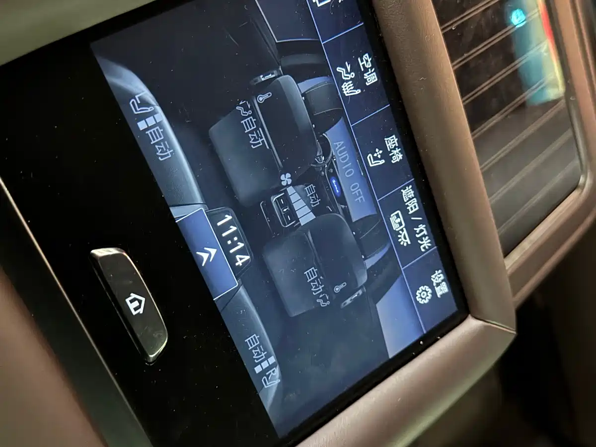 Lexus LS 2018 500h Luxury Edition China V фото 16