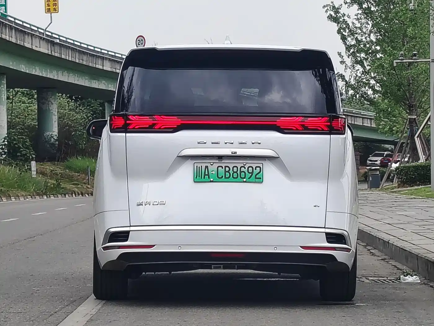 Denza D9 2024 EV 620 Premium фото 30