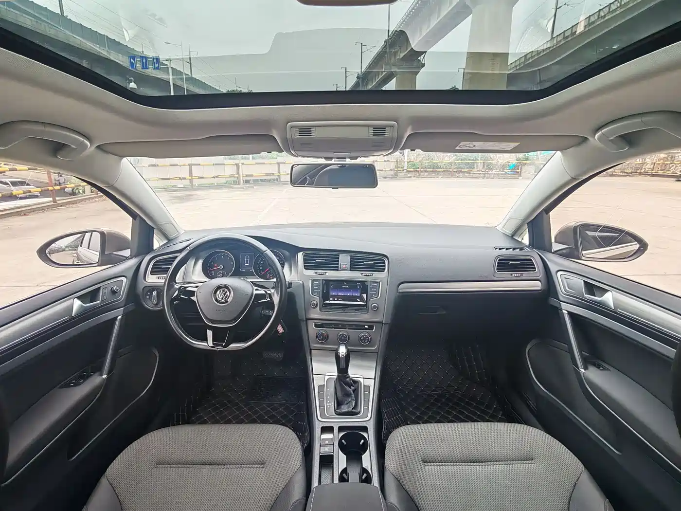 Volkswagen Golf 2016 1.6L Automatic Comfort фото 10