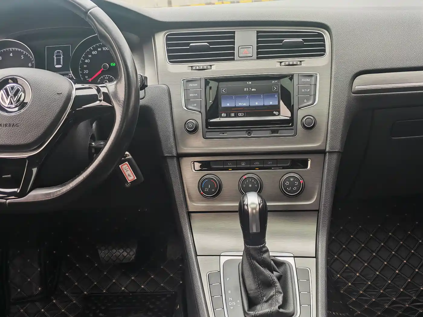 Volkswagen Golf 2016 1.6L Automatic Comfort фото 8