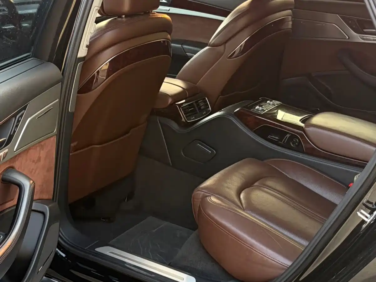 Фото 6 - Audi A8