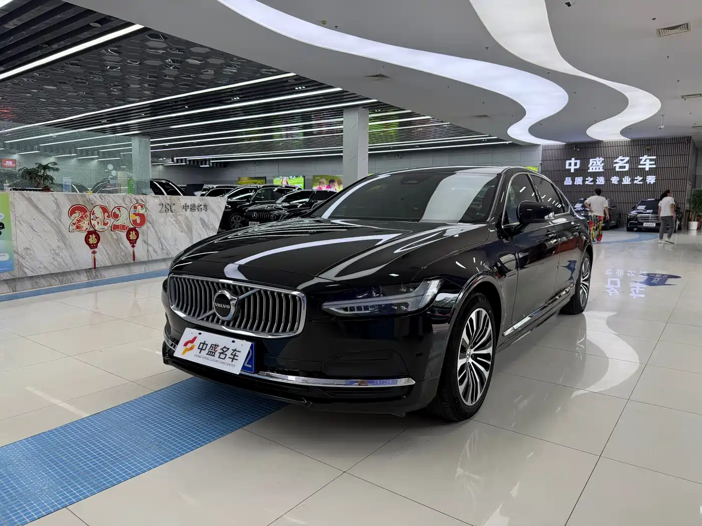 Фото 1 - Volvo S90