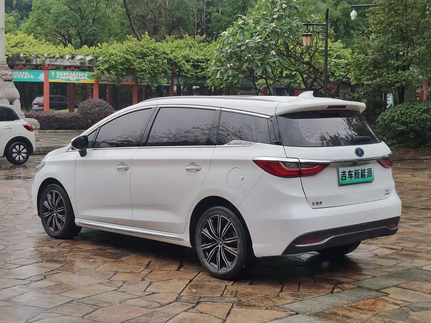 BYD Song MAX New Energy 2019 DM 1.5T Smart Connection Enjoyment 7-seater China VI фото 5