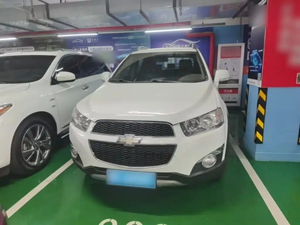 Chevrolet Captiva 2014 2.4L 2WD Urban 5-seater фото 3