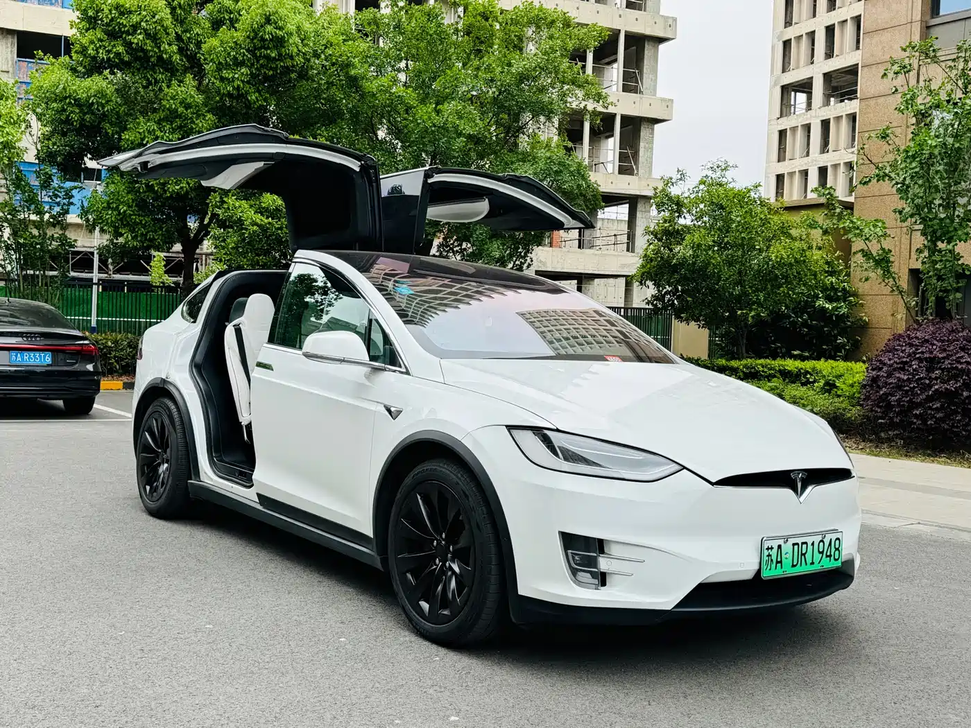 TESLA MODEL X