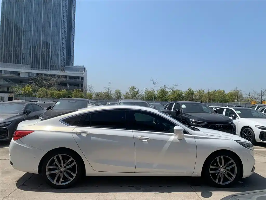 Hongqi H5 2018 30TD Smart Connected Royal Edition фото 5