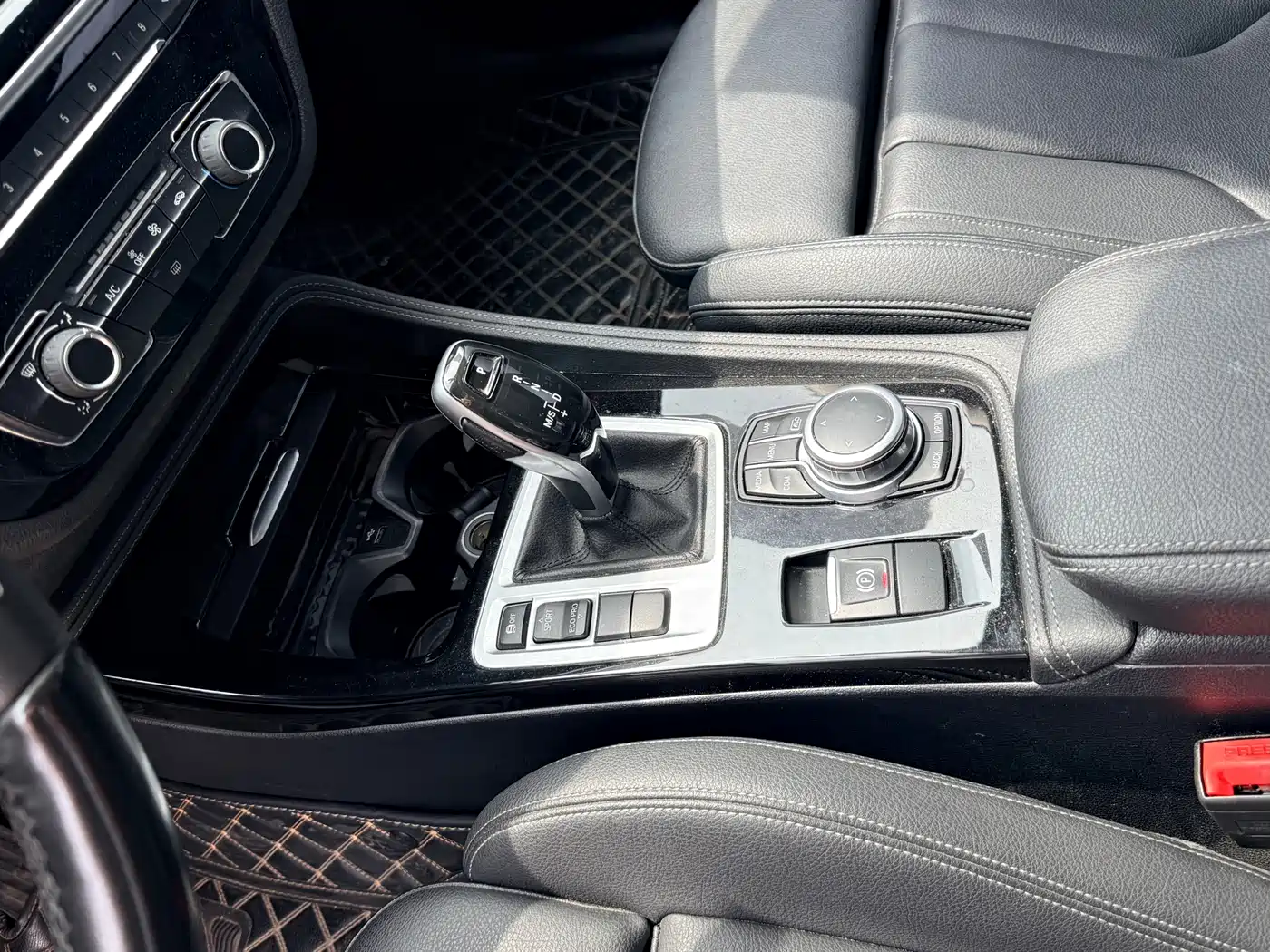 BMW 1 Series 2021 120i M Sport Shadow Edition фото 7