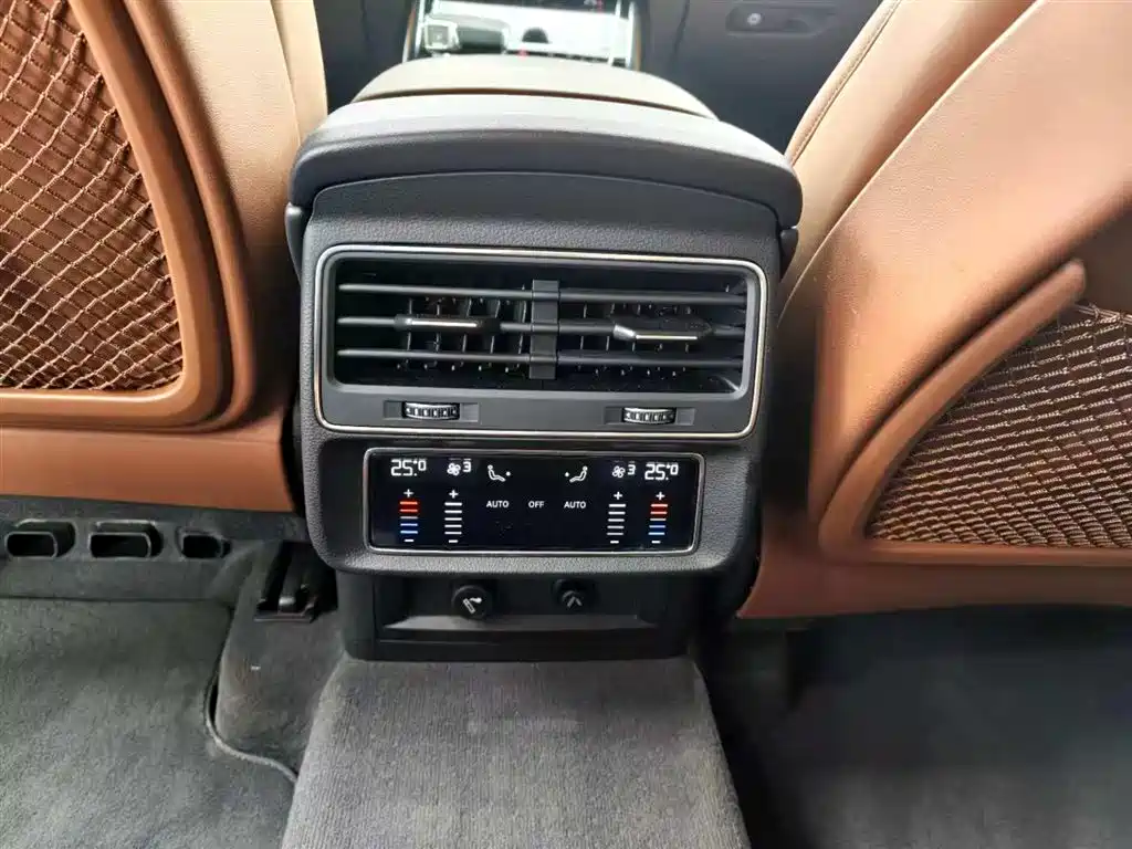 Audi Q7 2021 55 TFSI quattro S line Premium фото 9