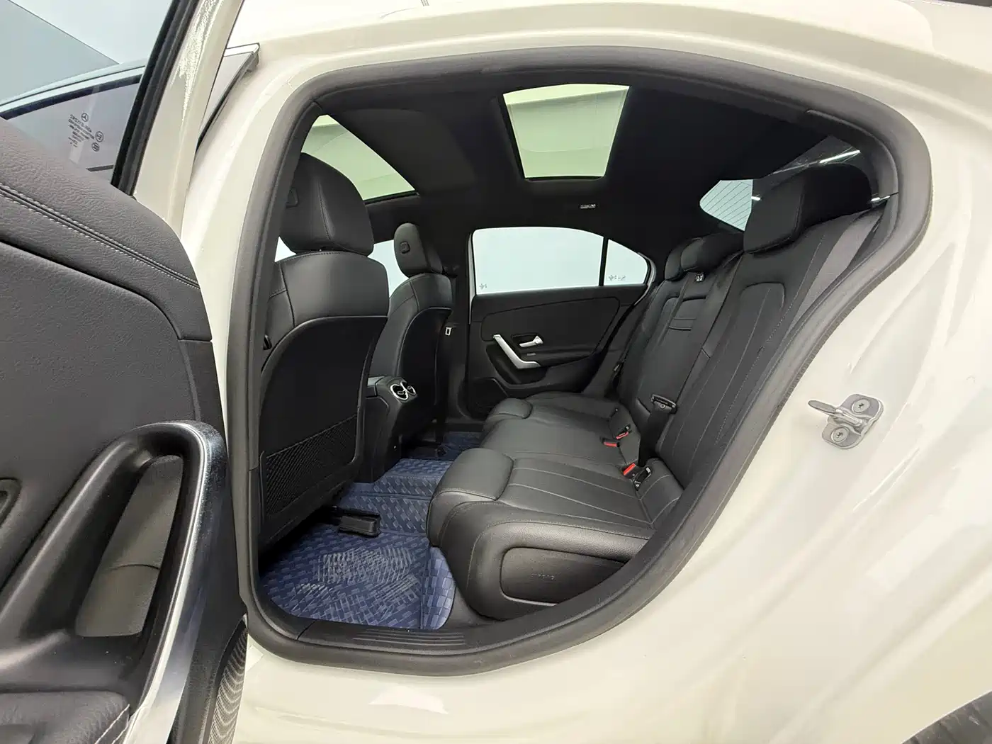 Mercedes-Benz A-Class 2023 A 180 L фото 9