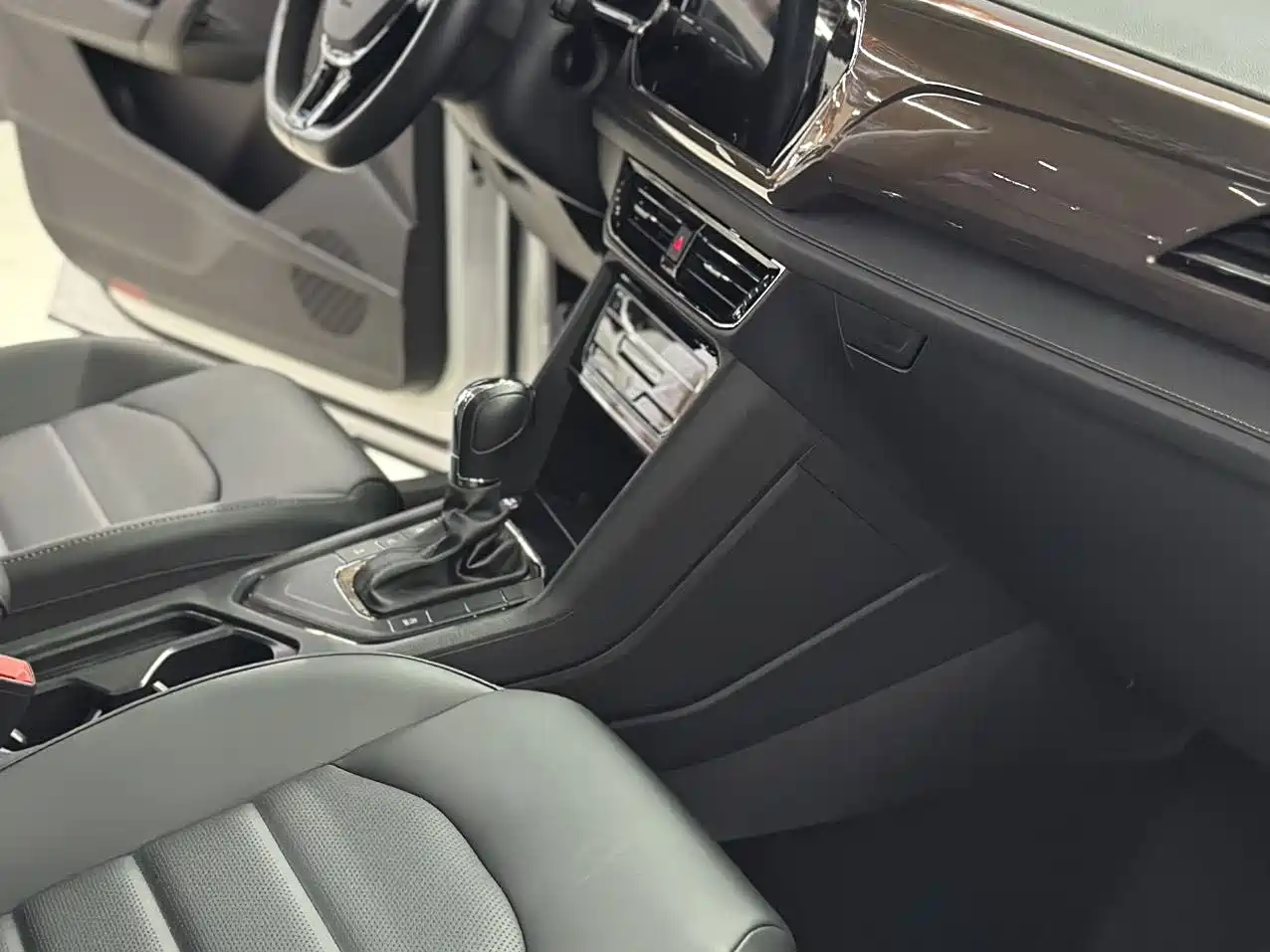 Volkswagen Tharu, миниатюра 9