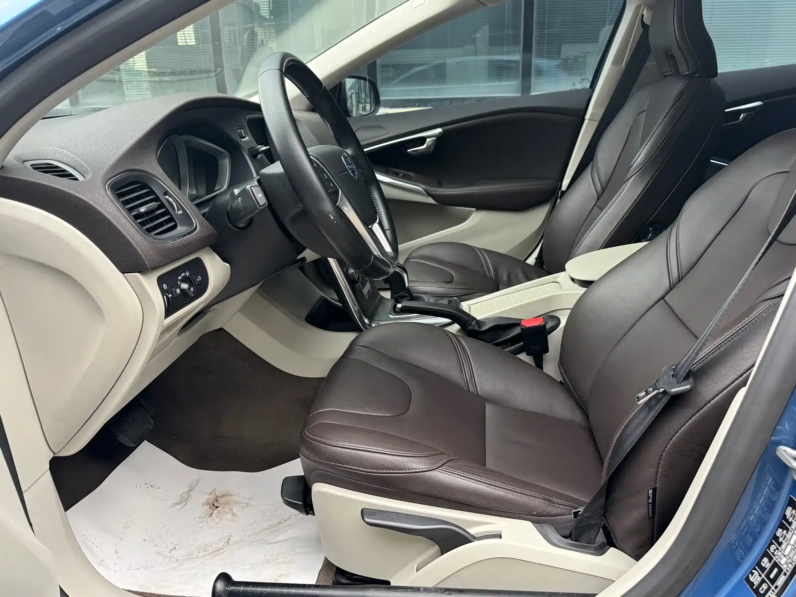 Фото 17 - Volvo V40