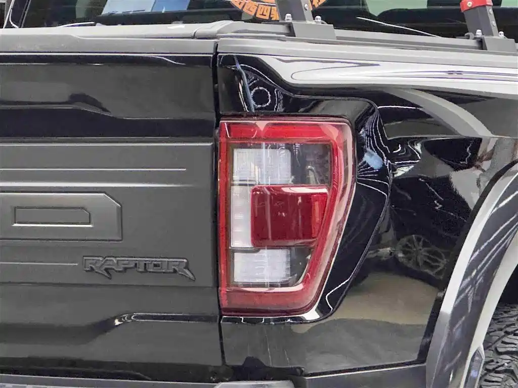 FORD F-150 RAPTOR