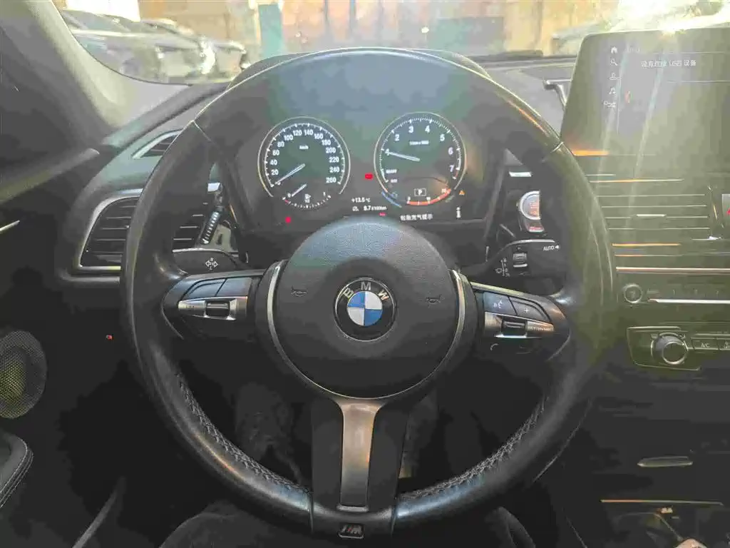 BMW 1 Series 2022 120i M Sport Shadow Edition фото 12