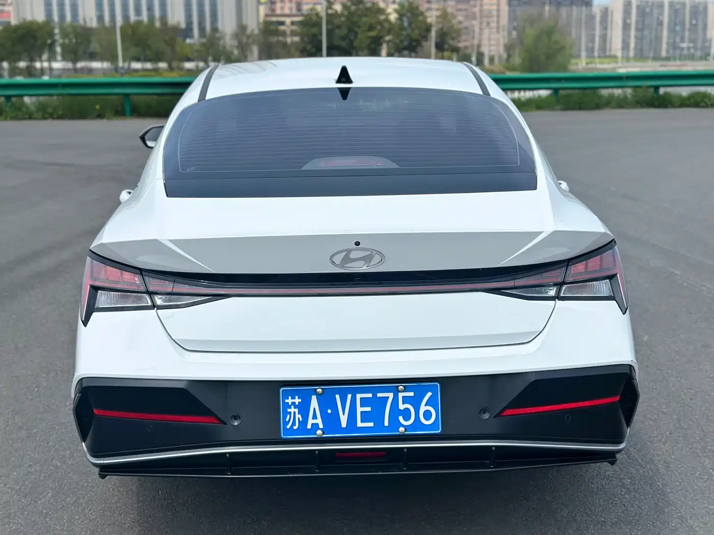 Hyundai Elantra 2023 Model 1.5L CVT LUX Premium Edition фото 8