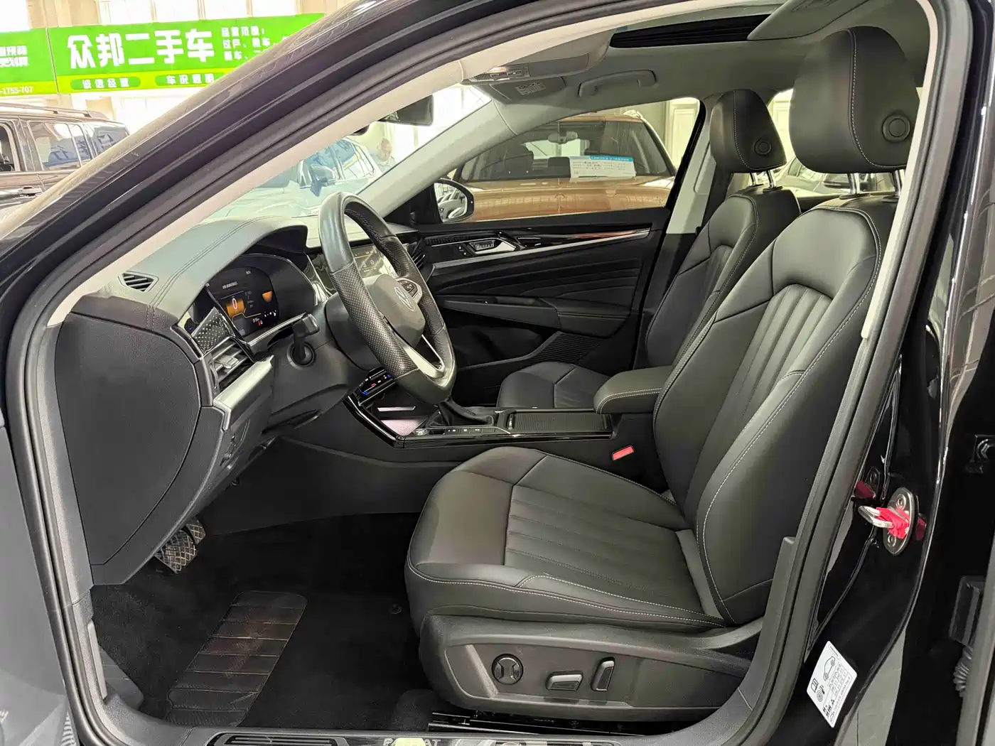 Volkswagen Passat 2023 280TSI Elite Edition фото 8