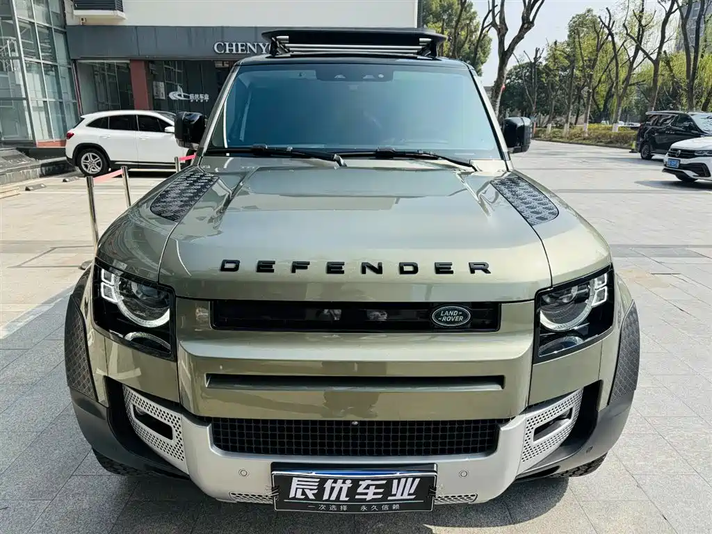 Land Rover Defender 2023 Model 110 3.0T P400 Dark Special Edition фото 4