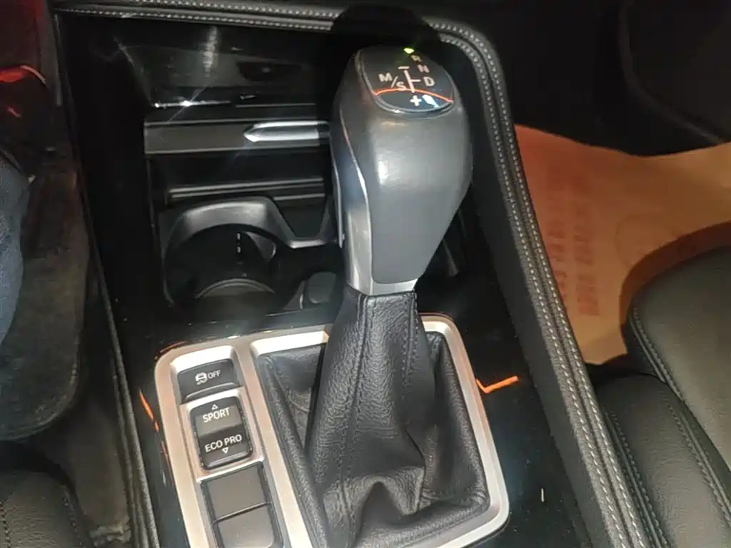 BMW 1 Series 2018 118i Sport Edition фото 14