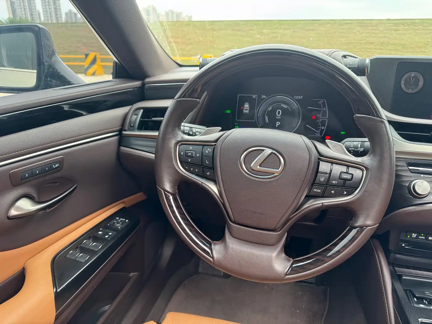 Lexus ES 2021 300h Premium Edition фото 13