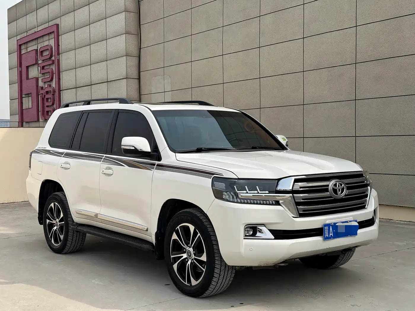 Toyota Land Cruiser 2010 Model 4.7L Automatic VX фото 3