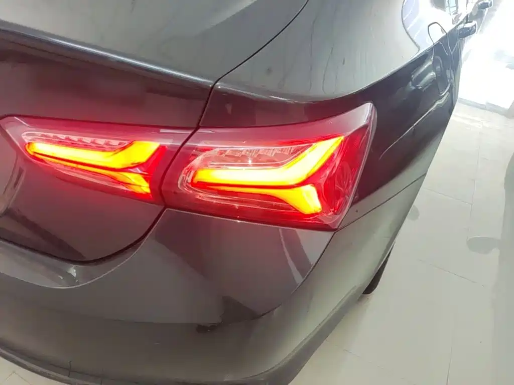 Фото 8 - Chevrolet Malibu XL