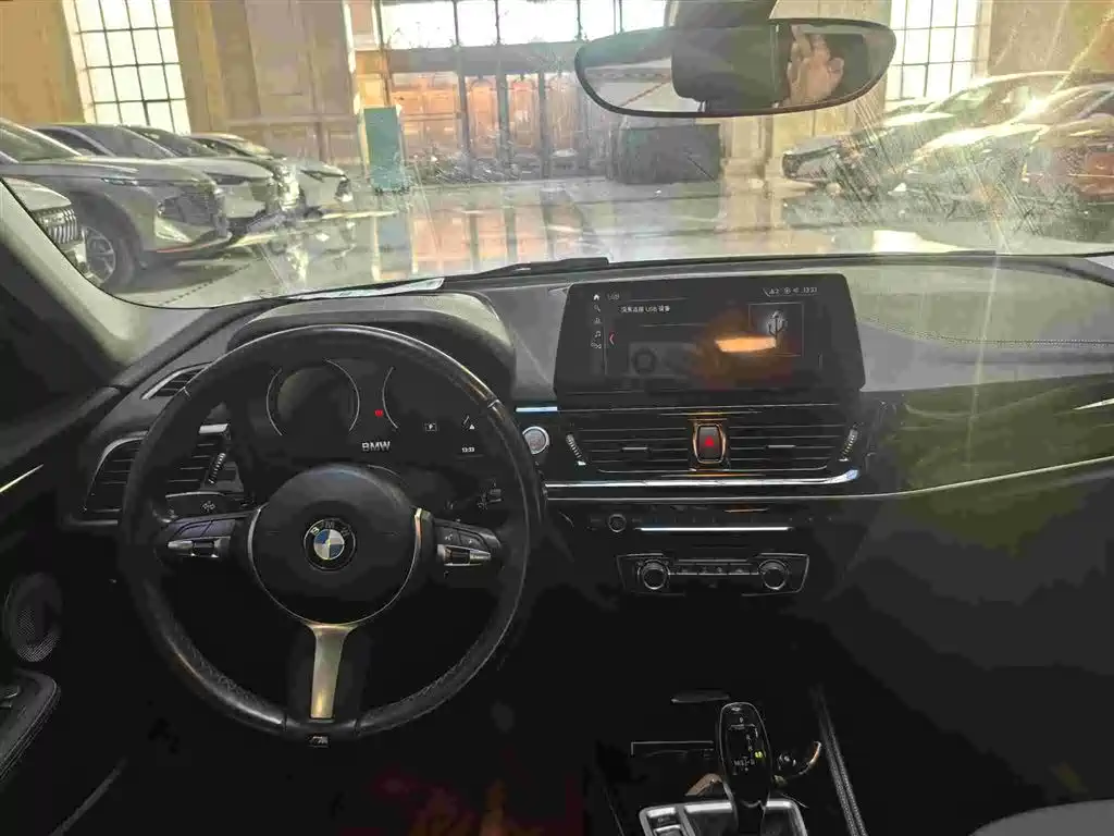 BMW 1 Series 2022 120i M Sport Shadow Edition фото 7