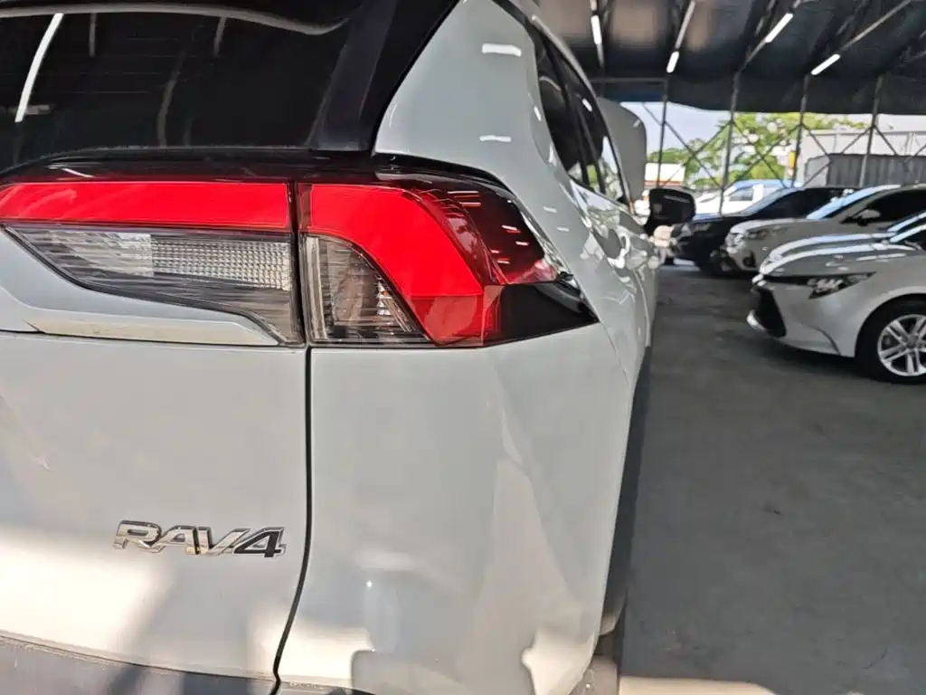 Toyota RAV4 2025 2024 2.0L CVT FWD Urban Edition