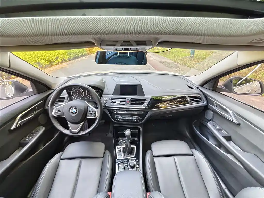 BMW 1 Series 2017 118i Sport фото 18