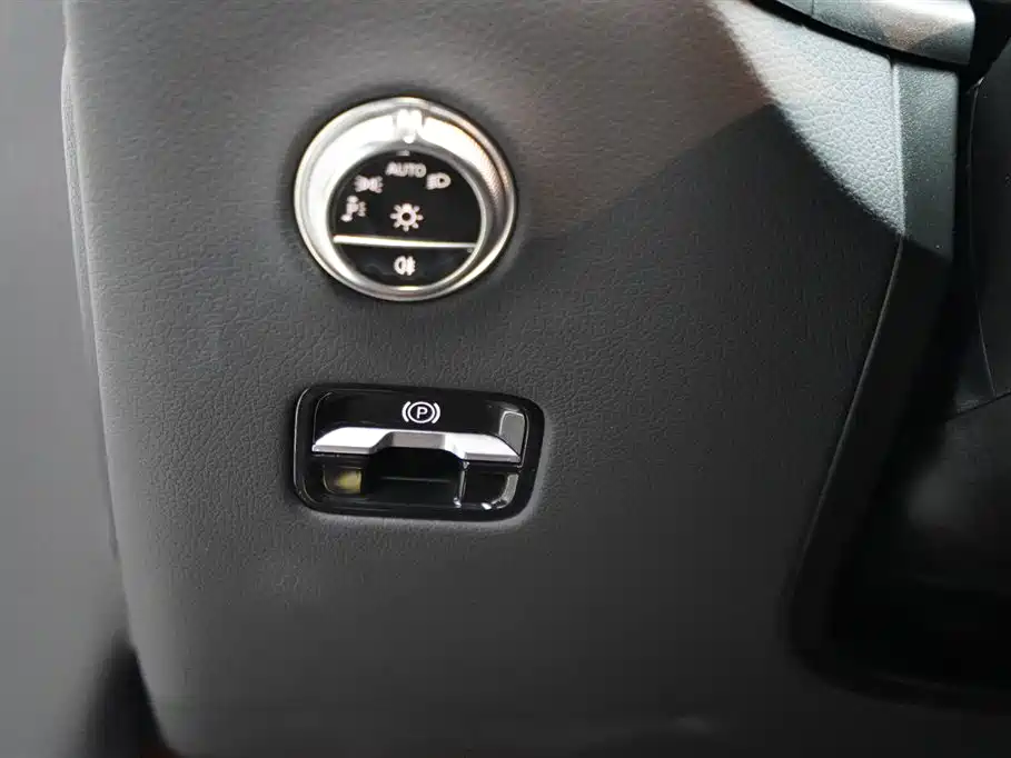 Mercedes-Benz GLC 2024 GLC 300 L 4MATIC Dynamic 7-seater фото 6