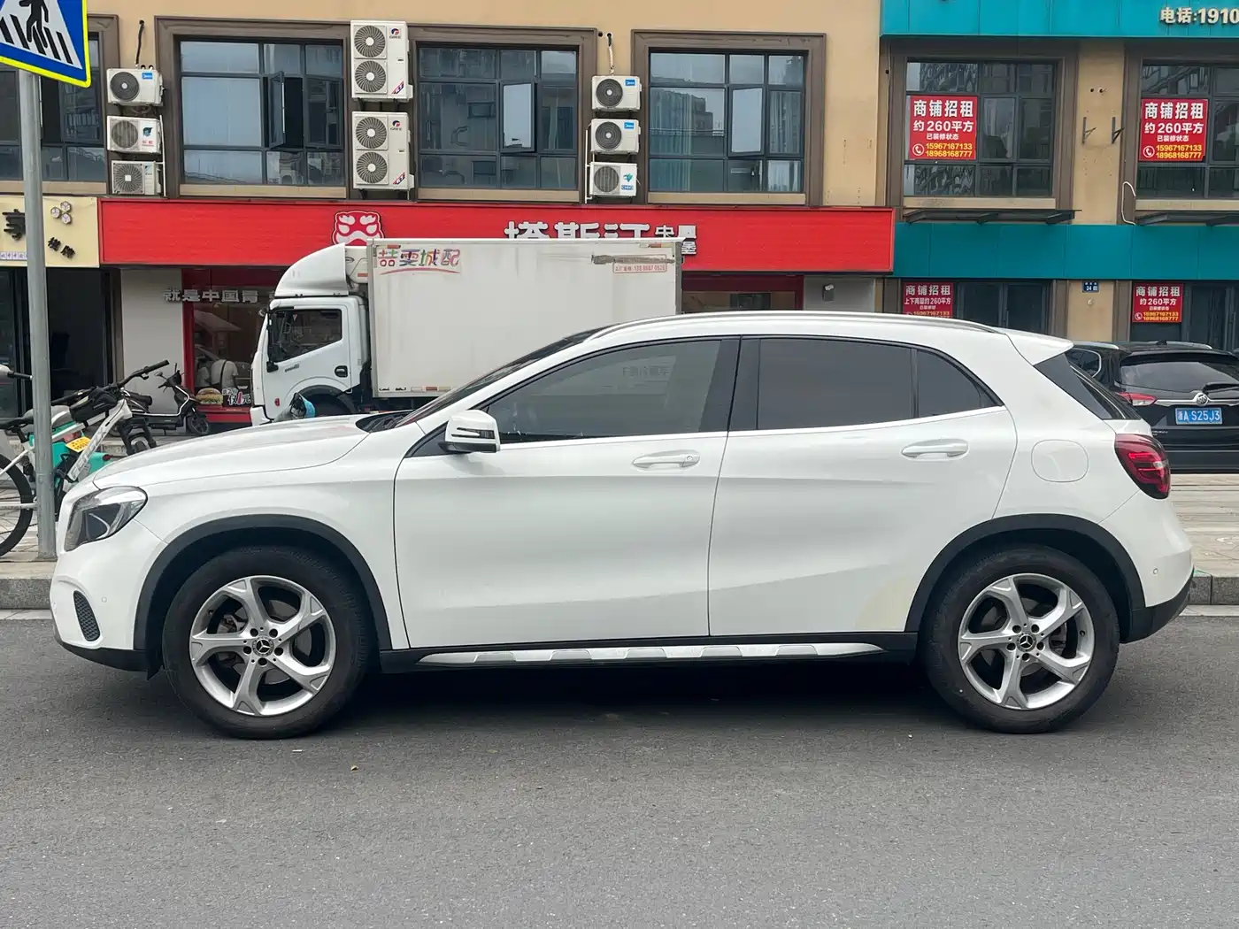 Mercedes-Benz GLA 2018 GLA 200 Dynamic фото 12