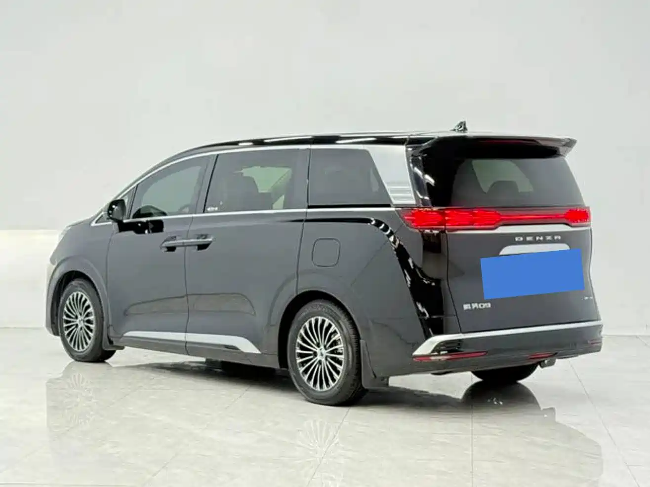 Denza D9 2022 DM-i 970 AWD Flagship фото 5