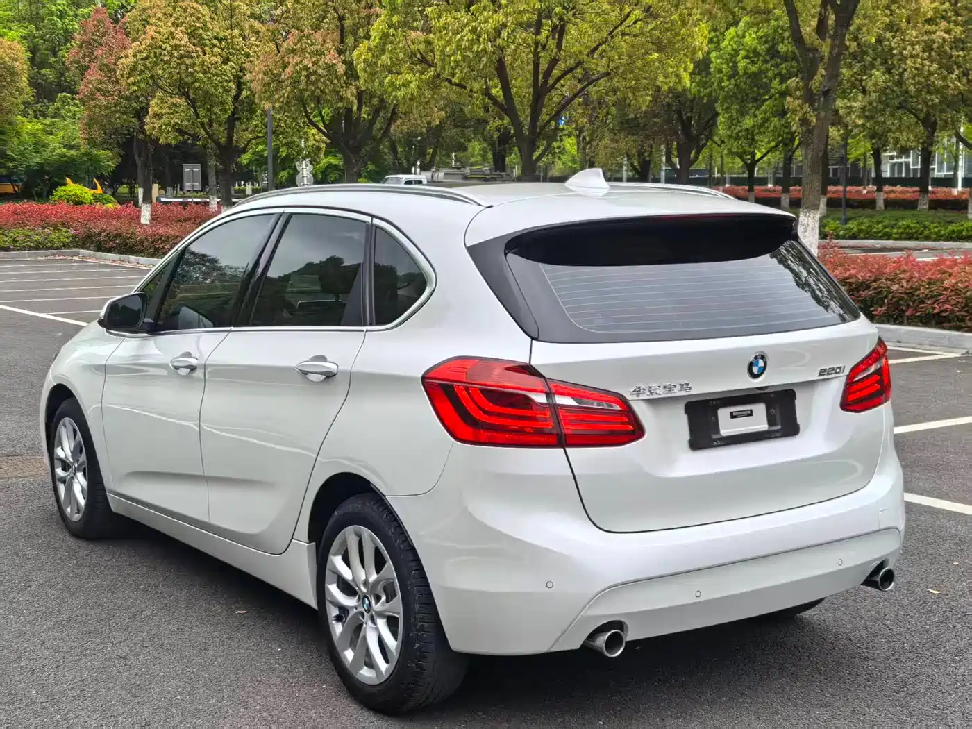 BMW 2 Series Touring 2016 220i Leading Model фото 4