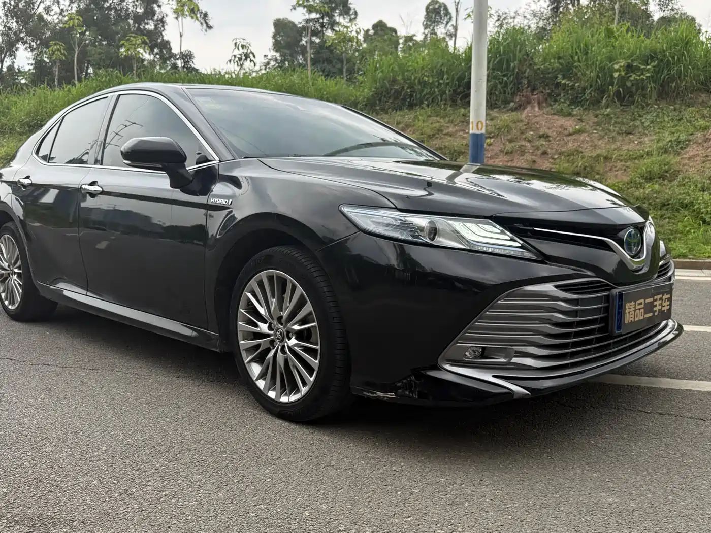 Toyota Camry 2018 Hybrid 2.5HG Luxury Edition фото 3