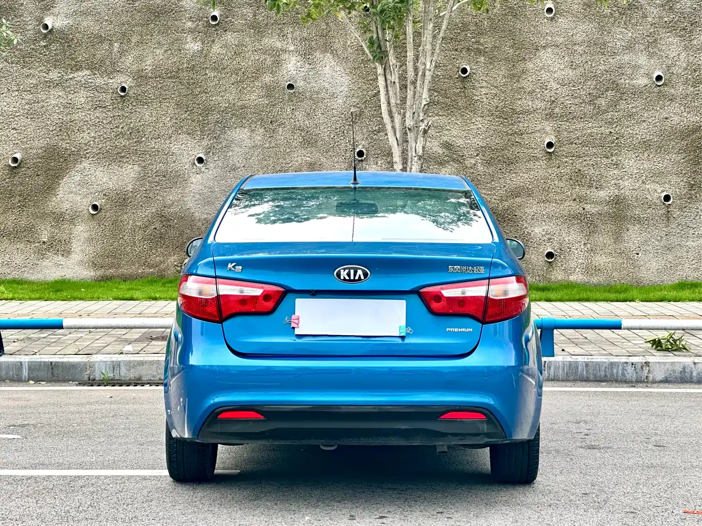 Kia K2 2012 2012 Sedan 1.6L AT Premium Commemorative Edition
